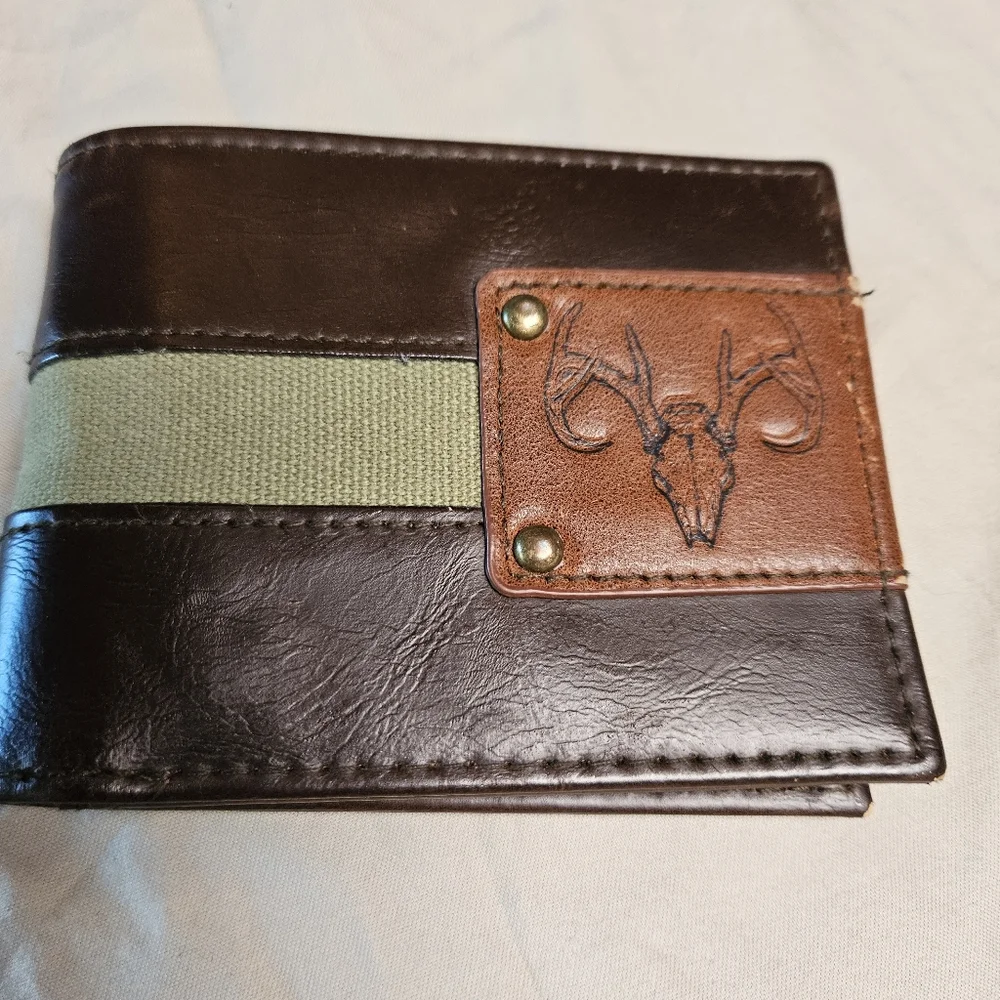 Durable Vegan Leather Men's Wallet‎ Hunting Theme Embossed Deer Skull Bi Fold